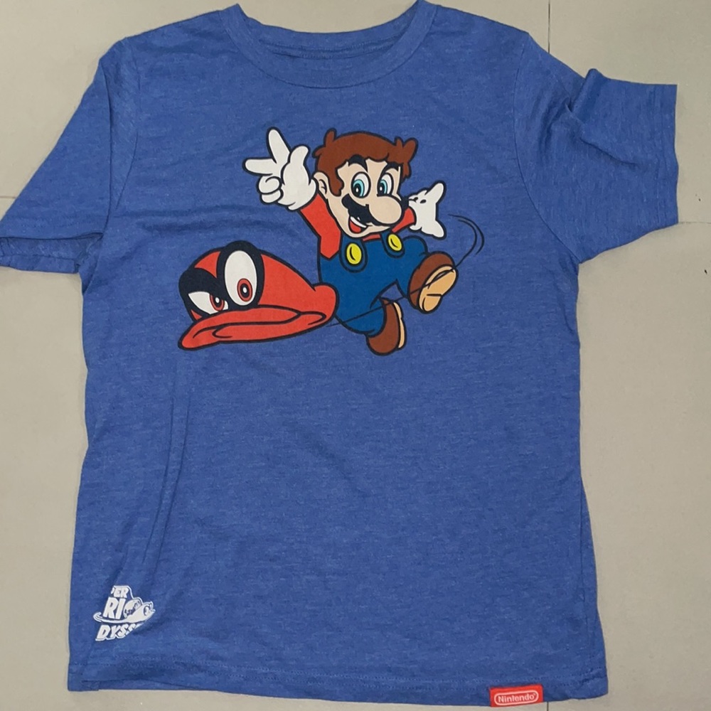 Super Mario Nintendo shirt. Size M & L